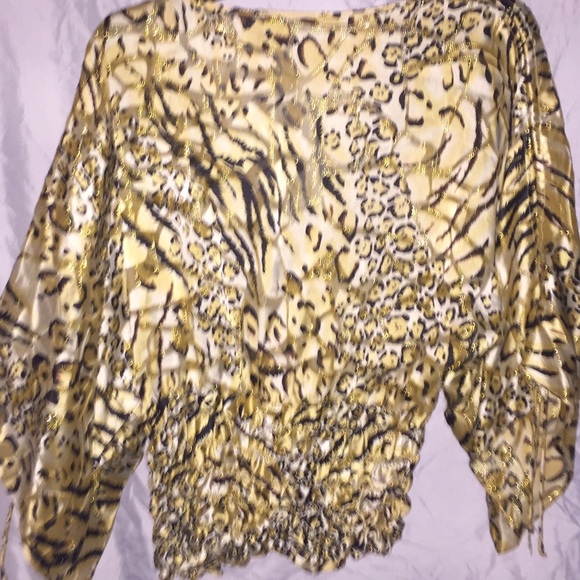 COPY - Casual Cache' brand top - Picture 3 of 4